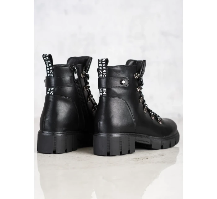 Klasické  kotníčkové boty dámské černé na plochém podpatku