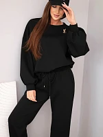 Dámský komplet máslová mikina s broží a kalhoty s rovnými nohavicemi černý