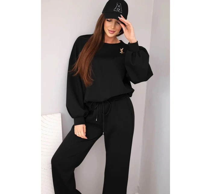 Dámský komplet máslová mikina s broží a kalhoty s rovnými nohavicemi černý