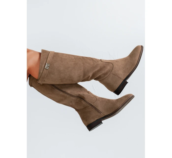 Dámské semišové kozačky na nízkém podpatku béžové Dstreet model 21992256 - FashionStreet Dámské semišové kozačky na nízkém podpatku béžové Dstreet model 21992256 - FashionStreet