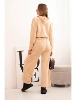 Dámská souprava z veluru se širokými nohavicemi a mikinou s kapucí béžová Dámská souprava z veluru se širokými nohavicemi a mikinou s kapucí béžová