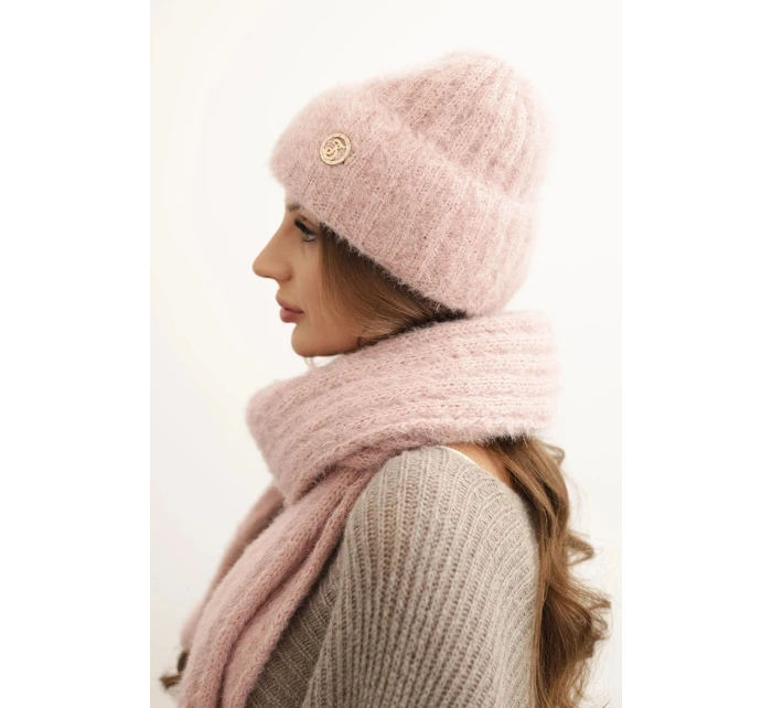 Dámský komplet čepice a z měkké příze pudrově růžový model 21461076 - K-Fashion Dámský komplet čepice a z měkké příze pudrově růžový model 21461076 - K-Fashion