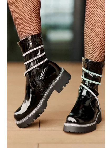 Lakované kotníkové boty s ozdobou černé Kikizelle Lakované kotníkové boty s ozdobou černé Kikizelle