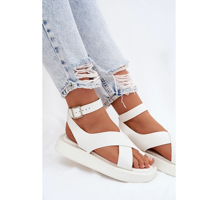 Sandály z eko kůže na platformě Bílé model 22102991 - Boto Sandály z eko kůže na platformě Bílé model 22102991 - Boto