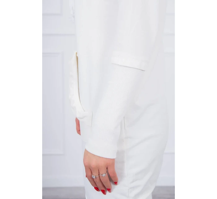 Šaty s ozdobnými volánky a kapucí ecru