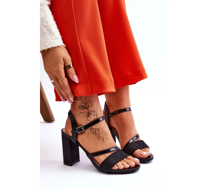 Lesklé sandály na vysokém podpatku černé Alicia Lesklé sandály na vysokém podpatku černé Alicia