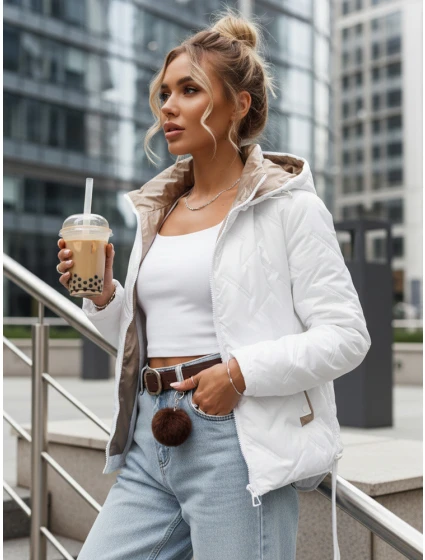 Kurtka damska pikowana z kapturem biała model 22028071 - FashionStreet Kurtka damska pikowana z kapturem biała model 22028071 - FashionStreet