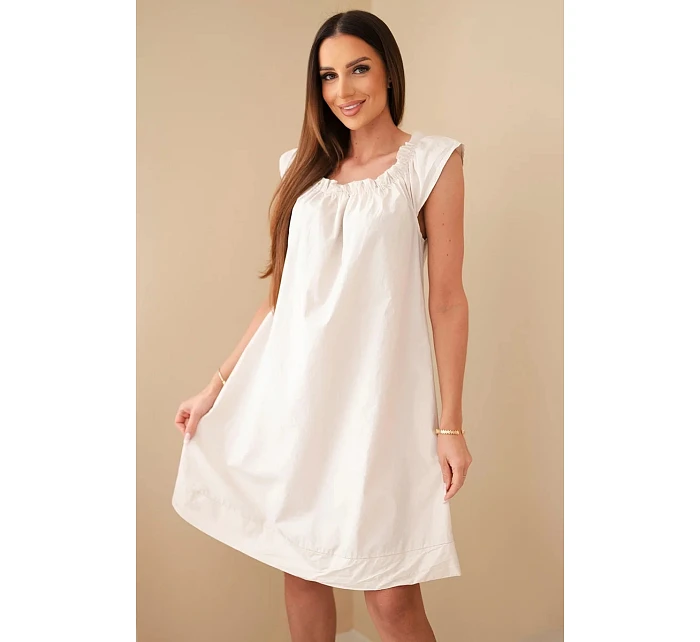 Dámské bavlněné šaty s nařaseným výstřihem a volánkem béžová Dámské bavlněné šaty s nařaseným výstřihem a volánkem béžová