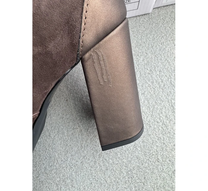 Semišové Na Podpatku Hnědé model 21673387 - Laura Messi