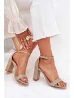 Lesklé Dámské Sandály Na Podpatku Zlaté model 21703987 - Boto Lesklé Dámské Sandály Na Podpatku Zlaté model 21703987 - Boto