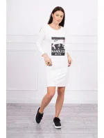 model 18744064 se šaty s potiskem v barvě ecru - K-Fashion