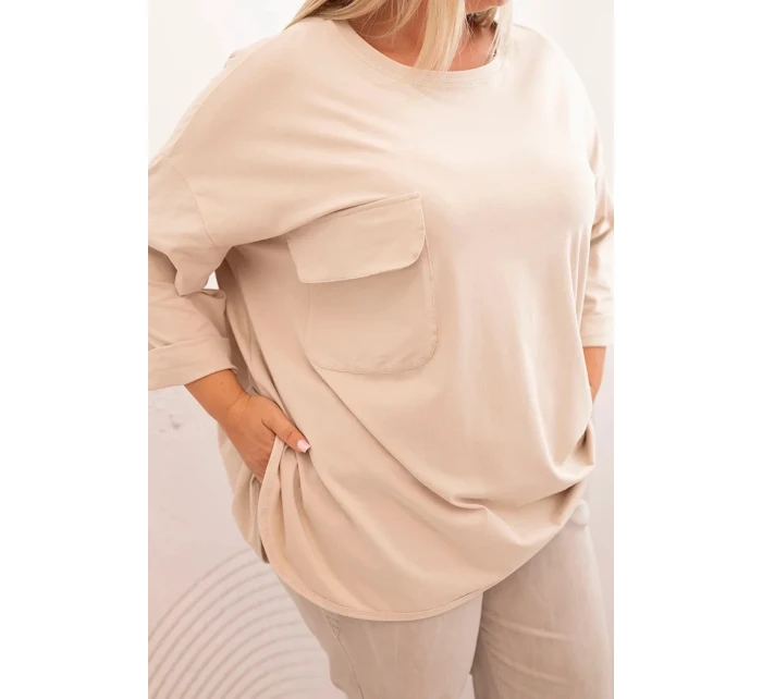 Dámská blůza Plus Size s model 21259096 kapsou a ohrnutým rukávem béžová - K-Fashion