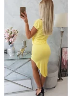Asymetrické žluté šaty Asymetrické žluté šaty