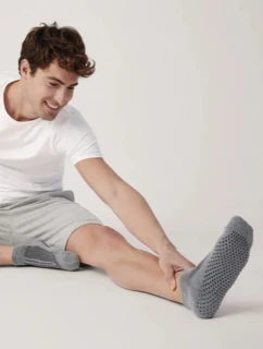 PÁNSKÉ PONOŽKY S ABS model 21730744 - Ysabel Mora