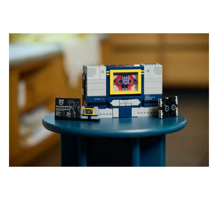 LEGO 10358 ICONS - Transformers: Soundwave