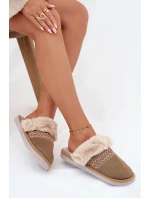 Dámské pantofle s kožešinou a výšivkou zelené model 21772626 - Boto Dámské pantofle s kožešinou a výšivkou zelené model 21772626 - Boto