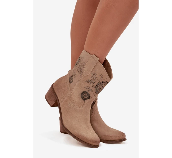 Semišové kožené dámské kotníky s perforací na podpatku Zazoo 3844 Béžové