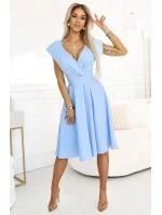 SCARLETT Rozšířené midi šaty s obálkovým výstřihem a páskem model 20965866 - numoco