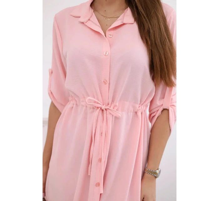Šaty se zapínáním na knoflíky a zavazováním v pase pudrově růžová