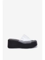 Dámské pantofle s páskem na klínu černé model 21696443 - Boto