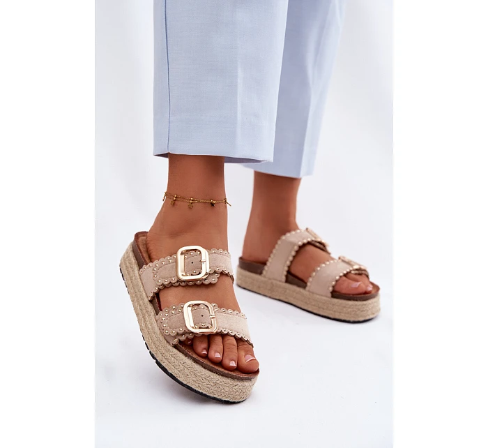 Dámské nazouváky na platformě s pletením zlaté model 22122593 a cvočky béžové - Boto