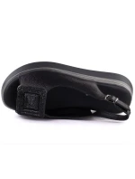 Dámské sandály na silné platformě černé Potocki SZ12590