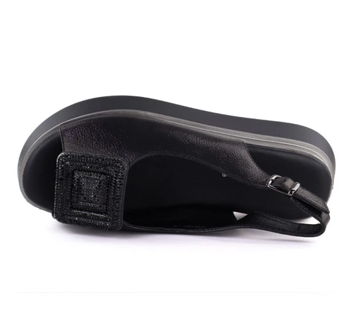 Dámské sandály na silné platformě černé Potocki SZ12590