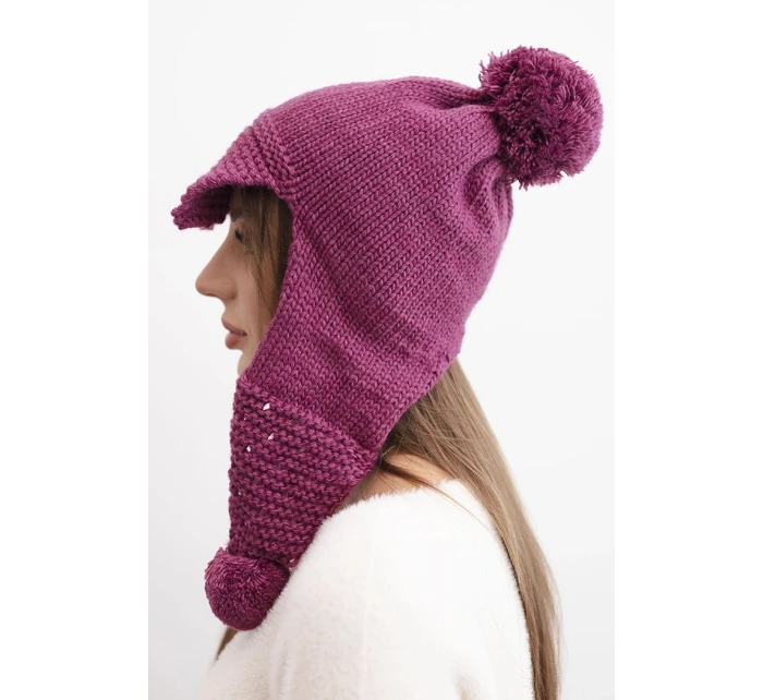 Dámská zimní čepice s vlnou s kšiltem a bambulemi K475 tmavě fialová