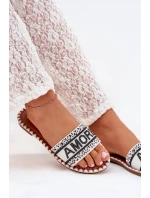 Dámské sandály na plochém podpatku se zdobením Amore bílé Avelina Dámské sandály na plochém podpatku se zdobením Amore bílé Avelina