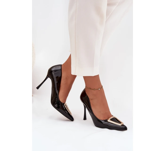 Lakované lodičky se zlatým detailem černé model 21710702 - Boto