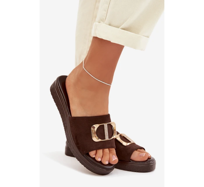 Dámské pantofle se zlatým detailem čokoládové model 22027941 - Boto Dámské pantofle se zlatým detailem čokoládové model 22027941 - Boto