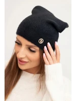 Dámská klasická čepice z měkké pleteniny s černá model 21480743 - K-Fashion Dámská klasická čepice z měkké pleteniny s černá model 21480743 - K-Fashion