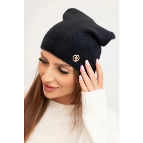 Dámská klasická čepice z alpaky s dekorativní destičkou černá Dámská klasická čepice z alpaky s dekorativní destičkou černá