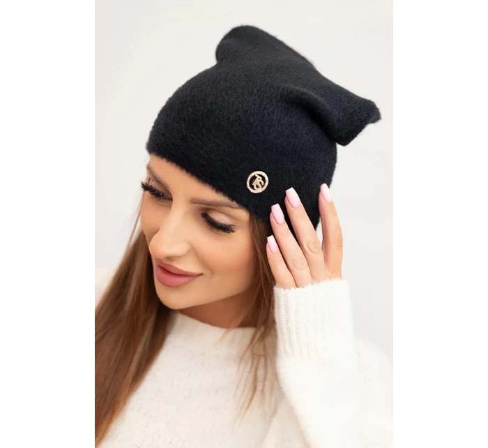 Dámská klasická čepice z měkké pleteniny s černá model 21480743 - K-Fashion Dámská klasická čepice z měkké pleteniny s černá model 21480743 - K-Fashion
