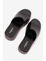 Dámské nazouváky na platformě se zlatými Černé model 21918859 - Boto