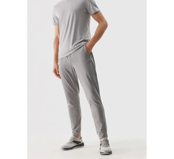 Pánské sportovní rychleschnoucí kalhoty 4F - chladné světle šedé Pánské sportovní rychleschnoucí kalhoty 4F - chladné světle šedé