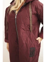 Dámská bunda Plus Size prošívaná s kapucí a nápisem model 21393386 švestková - K-Fashion