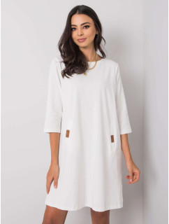 Bílé volné šaty