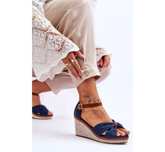 Dámské sandály na klínu námořnická modrá Daphne Dámské sandály na klínu námořnická modrá Daphne