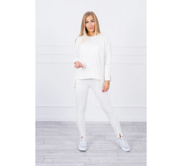 Souprava s oversize halenkou v barvě ecru