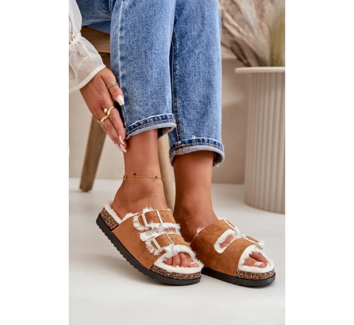 Dámské Pantofle S Přezkami A Kožíškem Camel model 21670224 - Boto