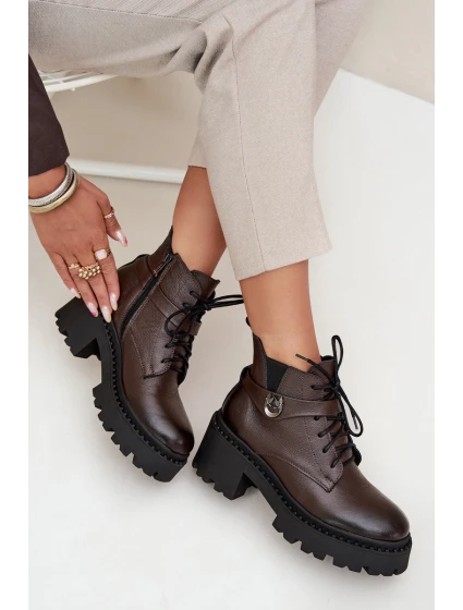 Dámské kotníkové boty se zdobeným páskem Zazoo – czekoládové Dámské kotníkové boty se zdobeným páskem Zazoo – czekoládové