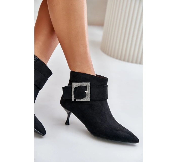 Dámské botky na jehlovém podpatku s ozdobnou sponou černé model 21671085 - Boto