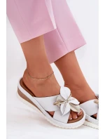 Kožené Dámské Klapky Na Klínu S Ozdobným Květem Artiker 52C0537 Bílé