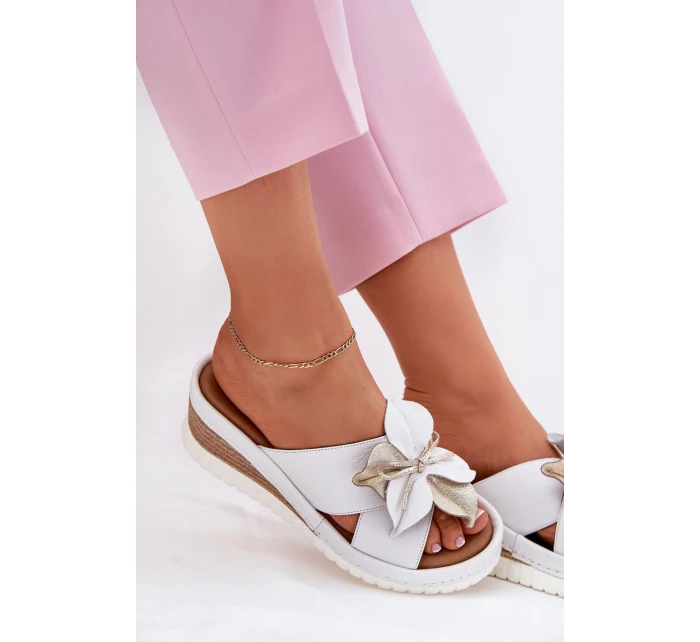 Kožené Dámské Klapky Na Klínu S Ozdobným Květem Artiker 52C0537 Bílé