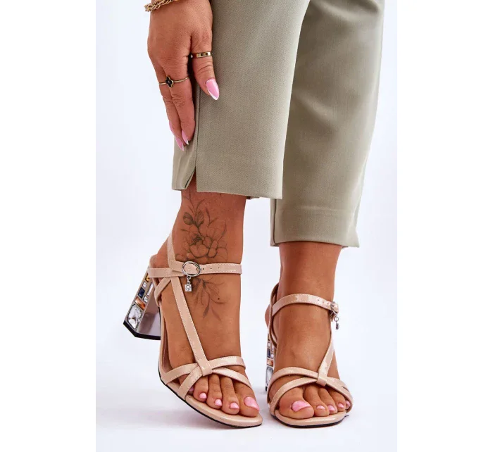 lakované sandály na ozdobném podpatku D&A Béžove lakované sandály na ozdobném podpatku D&A Béžove