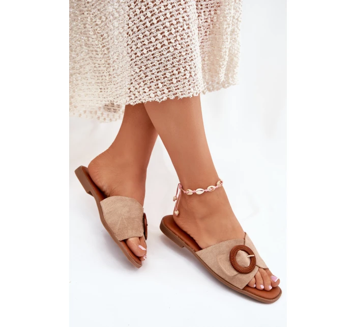 Dámské Pantofle Na Plochém Podpatku S Přezkou Béžové model 21698872 - Boto Dámské Pantofle Na Plochém Podpatku S Přezkou Béžové model 21698872 - Boto