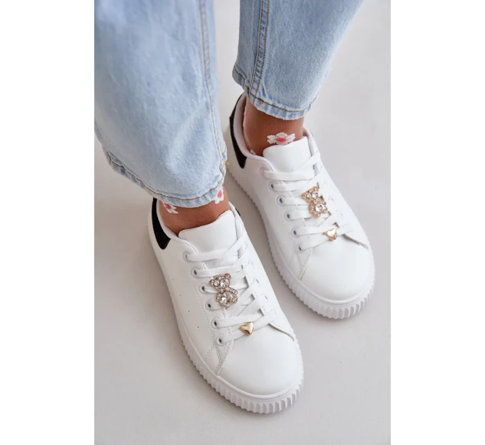 Nízké Tenisky Z Eko Kůže S Odznaky Bílo-Černé Cillione Nízké Tenisky Z Eko Kůže S Odznaky Bílo-Černé Cillione