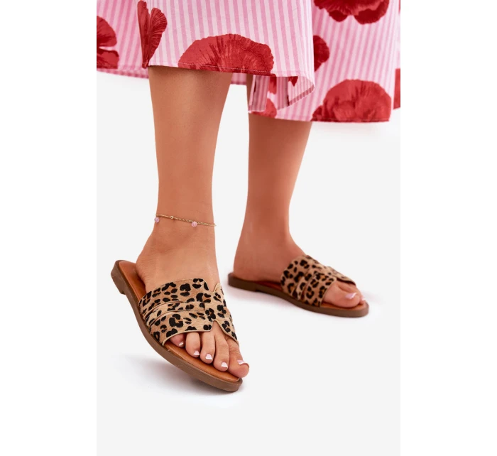 Dámské Pantofle Na Plochém Podpatku S Panterka Hnědé model 21688662 - Boto Dámské Pantofle Na Plochém Podpatku S Panterka Hnědé model 21688662 - Boto