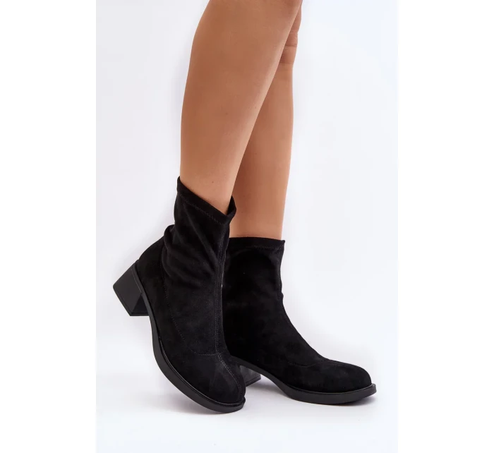 Černé dámské kozačky Aphroteia na nízkém podpatku Černé dámské kozačky Aphroteia na nízkém podpatku